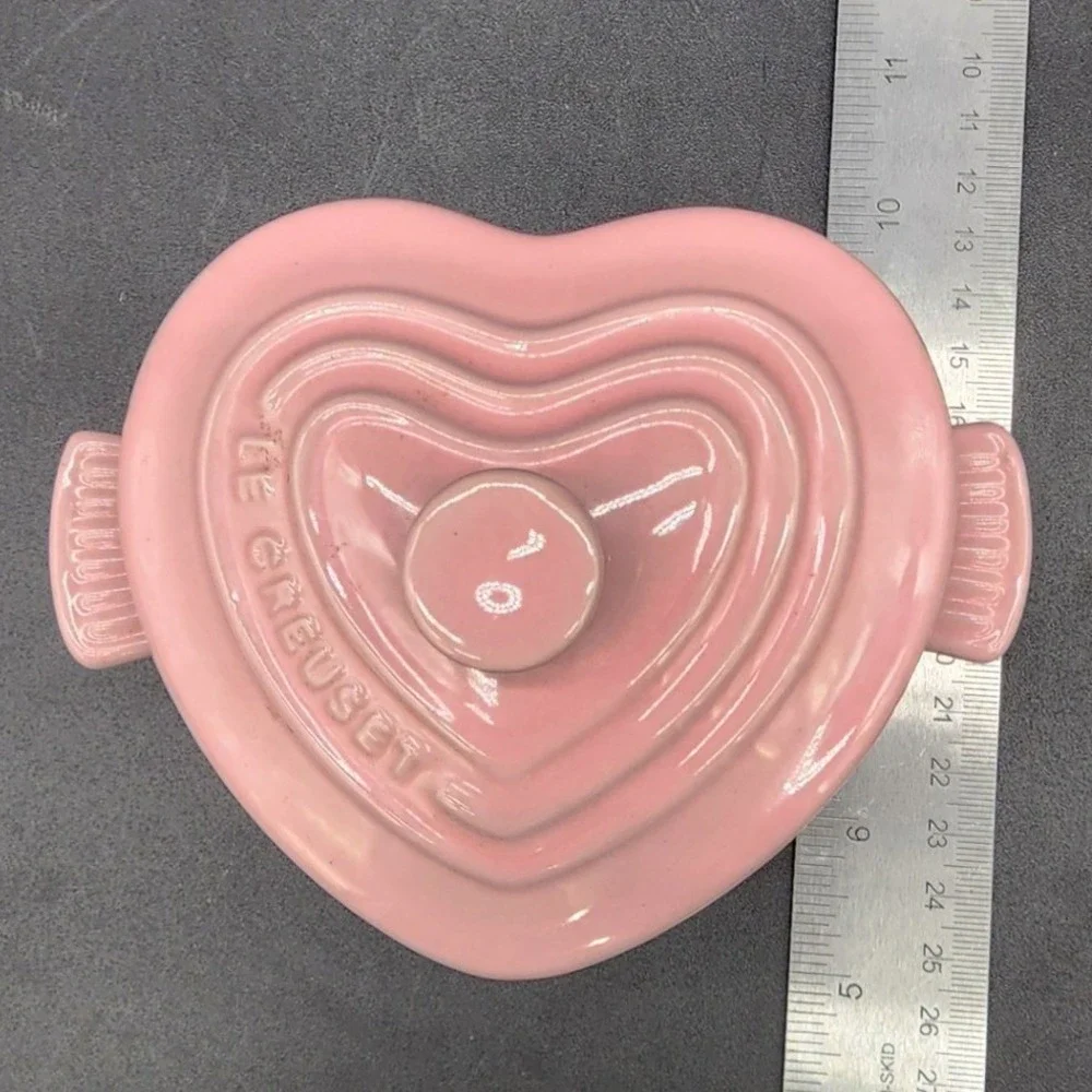 Le Creuset 4in Pink Heart Cocotte Mini Ramekin Stoneware Lidded Dish Valentines